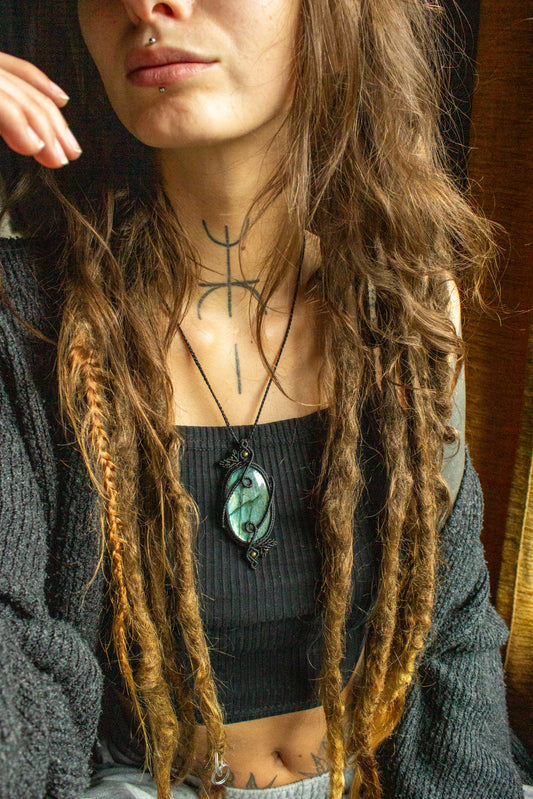 Enola • Labradorite macrame necklace