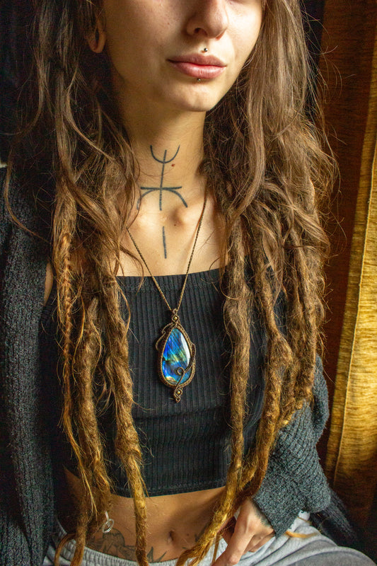 Alana • Labradorite macrame necklace