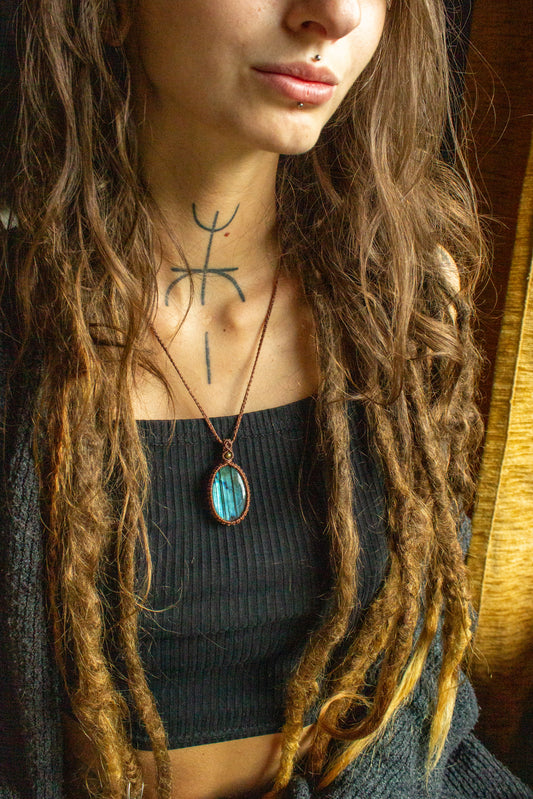 Sarah • Labradorite macrame necklace