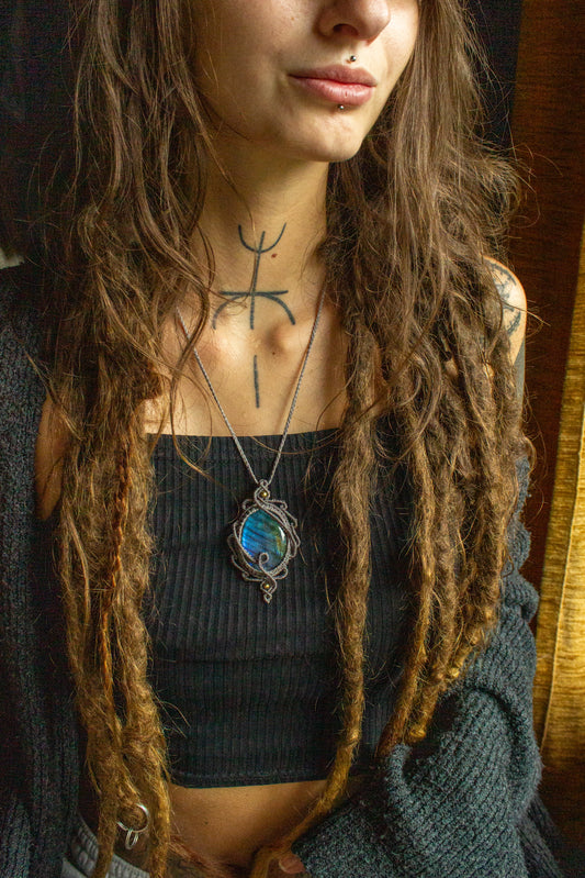 Thalia • Labradorite macrame necklace
