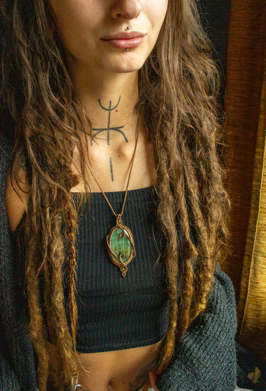 Audrey • Labradorite macrame necklace