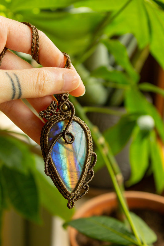 Enola • Rainbow Labradorite macrame necklace