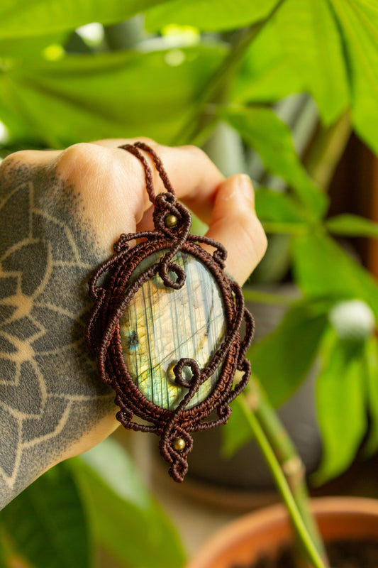 Eliana • Labradorite macrame necklace
