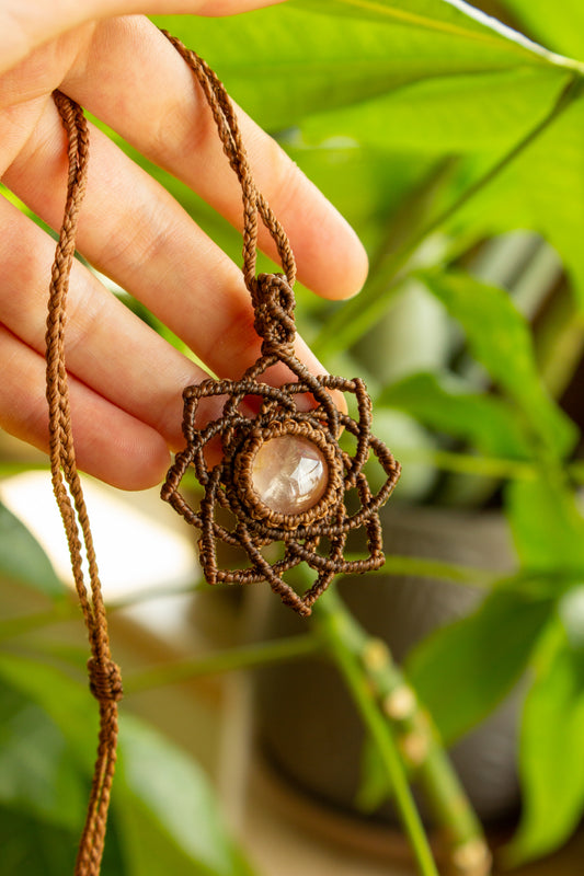 Zelda • Rose Quartz macrame necklace