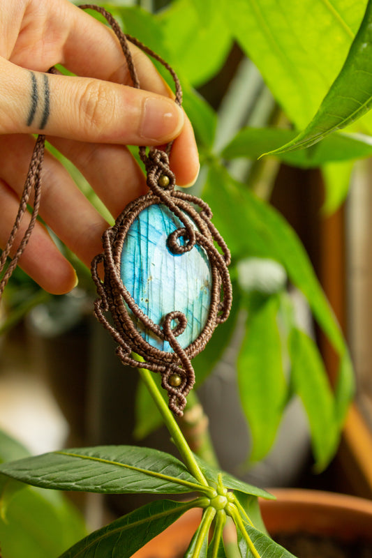 Nora • Labradorite macrame necklace