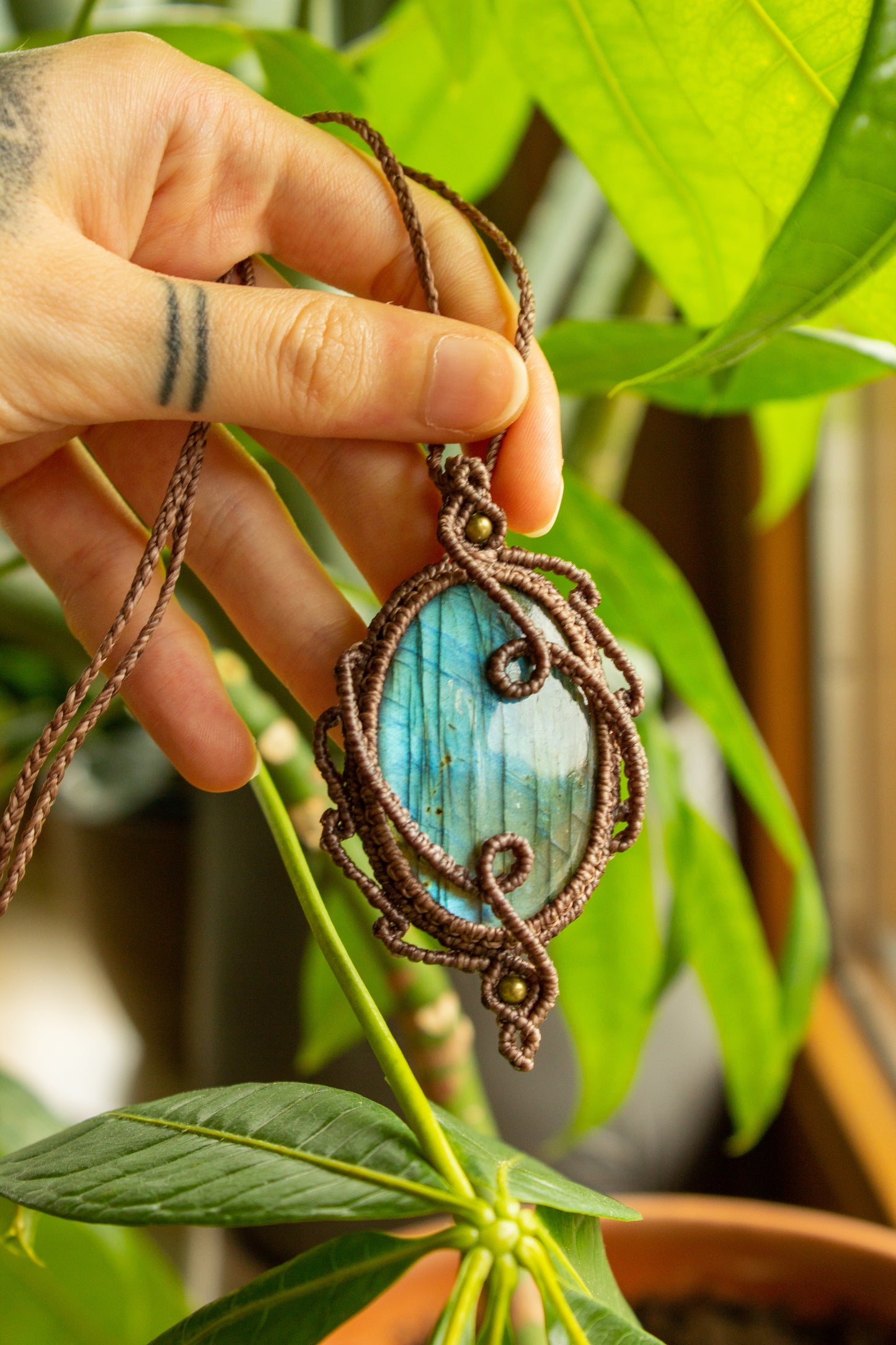 Nora • Labradorite macrame necklace
