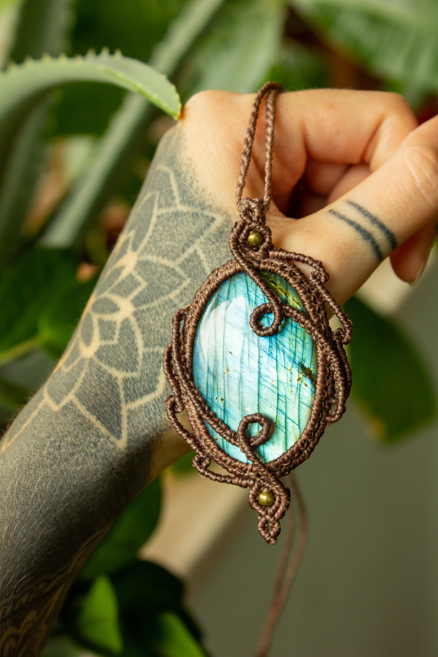 Nora • Labradorite macrame necklace