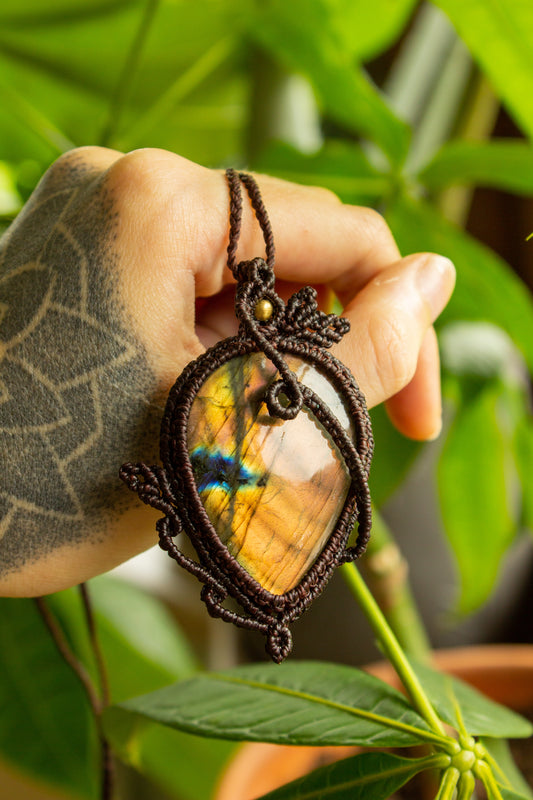 Jolie • Labradorite macrame necklace