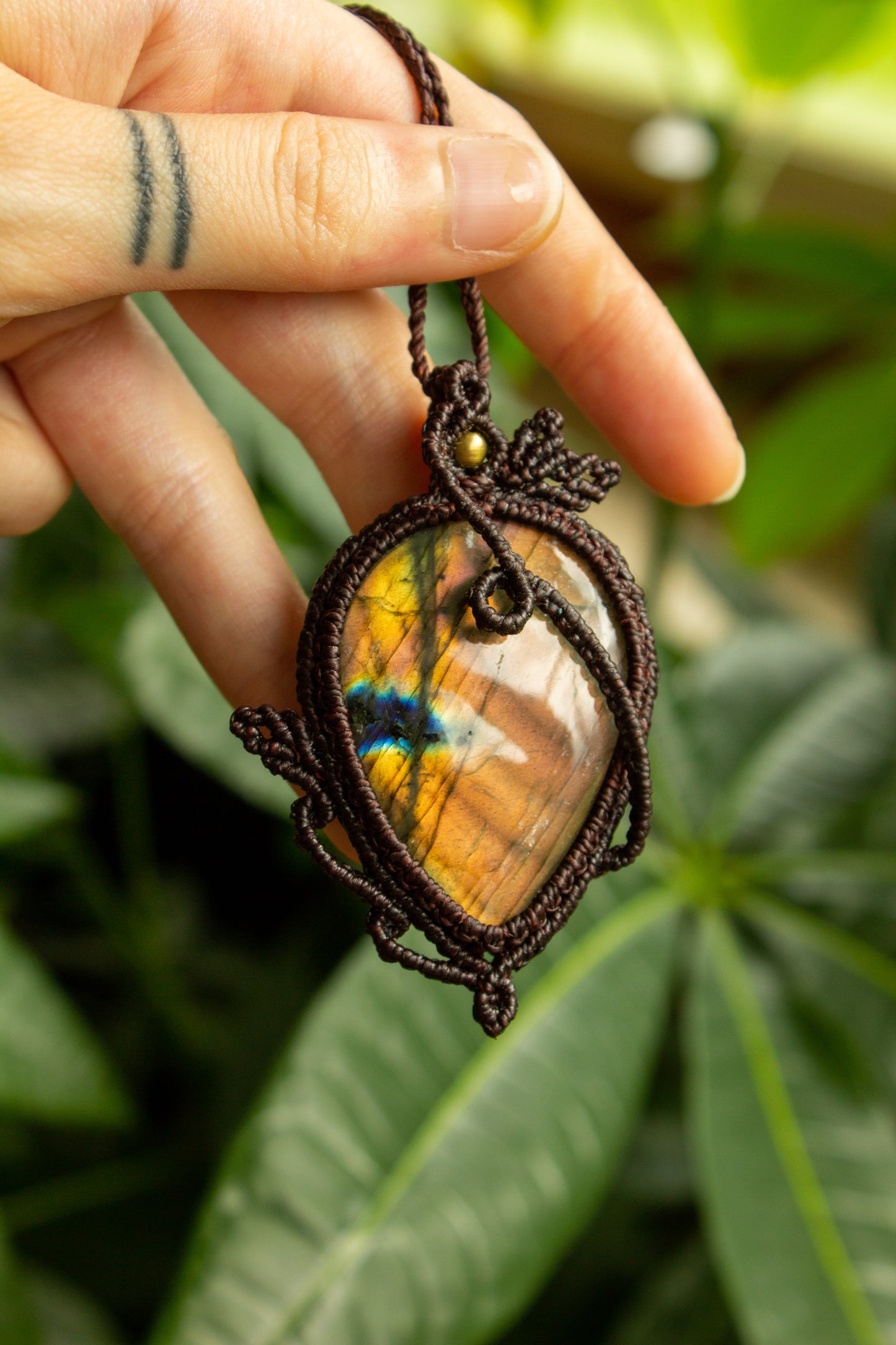 Jolie • Labradorite macrame necklace