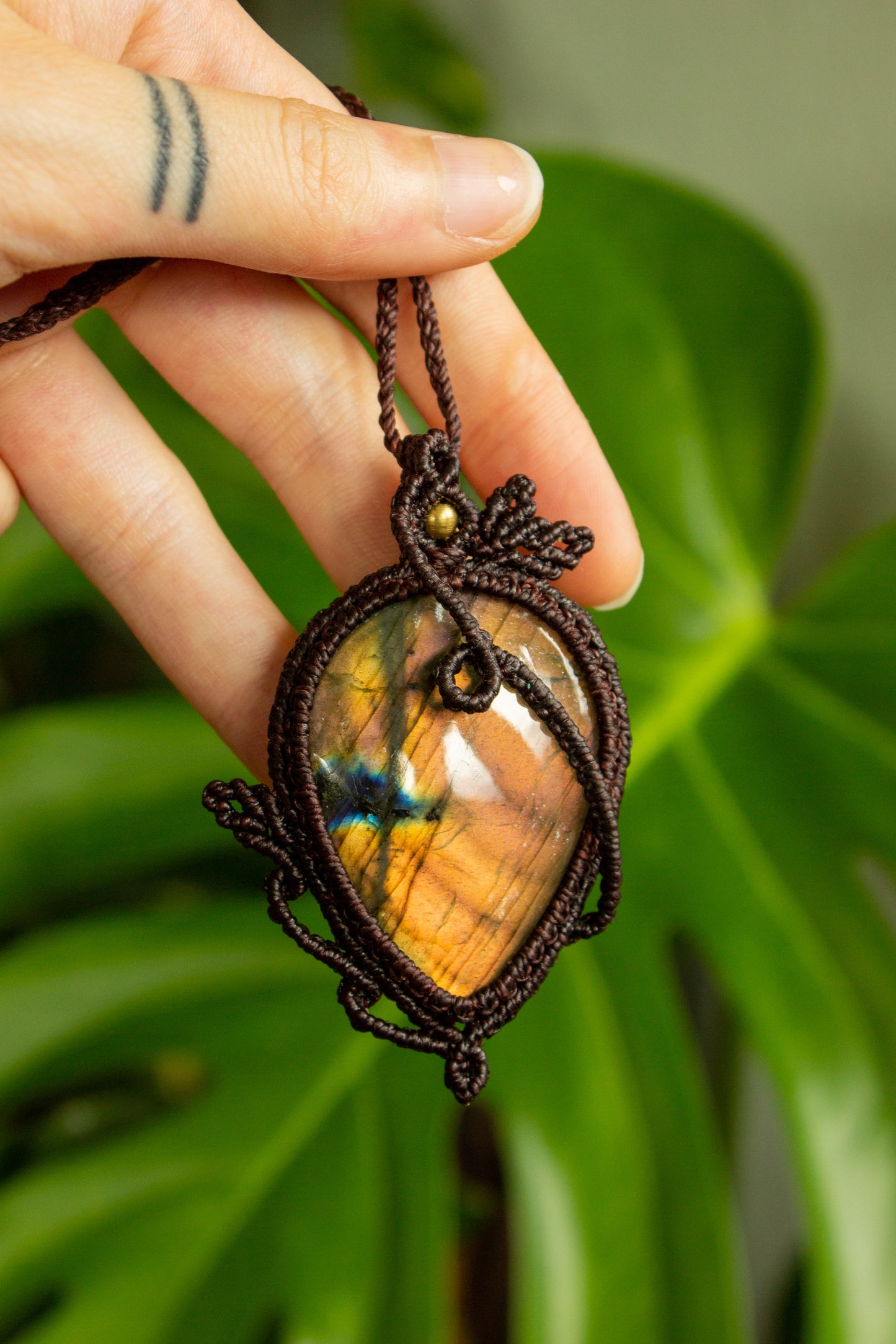 Jolie • Labradorite macrame necklace