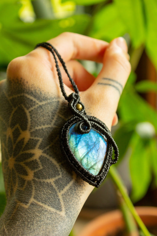 Lorna • Labradorite macrame necklace