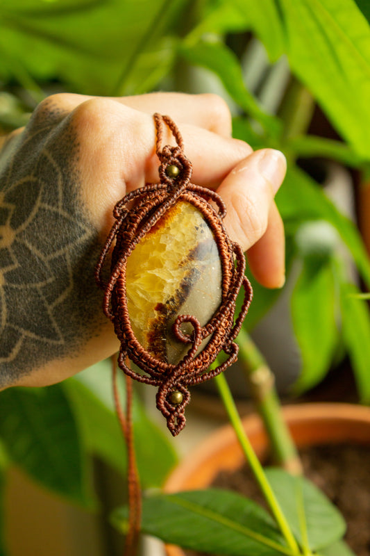 Giovanna • Septarian macrame necklace