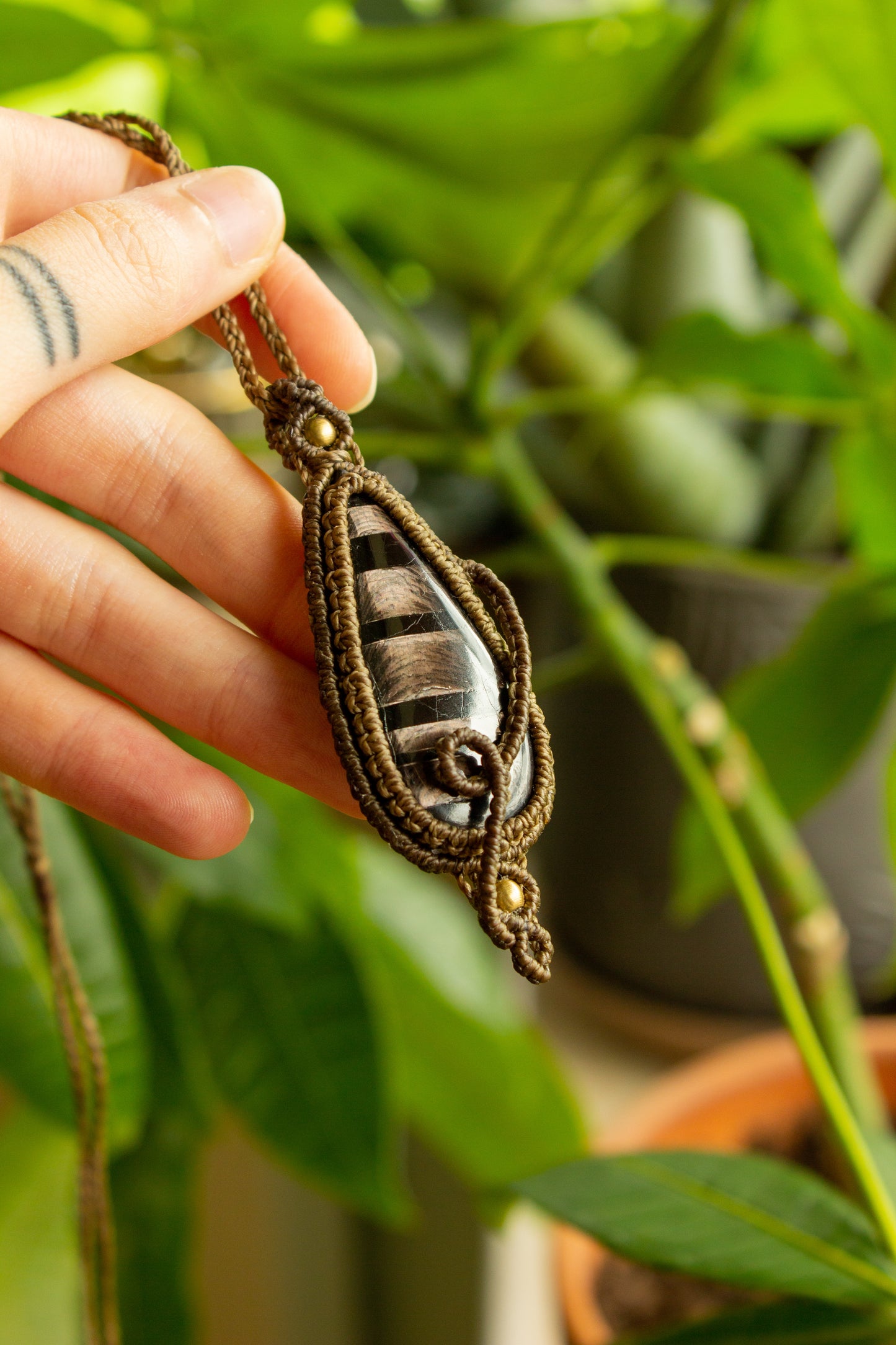 Liliana • Hypersthene macrame necklace