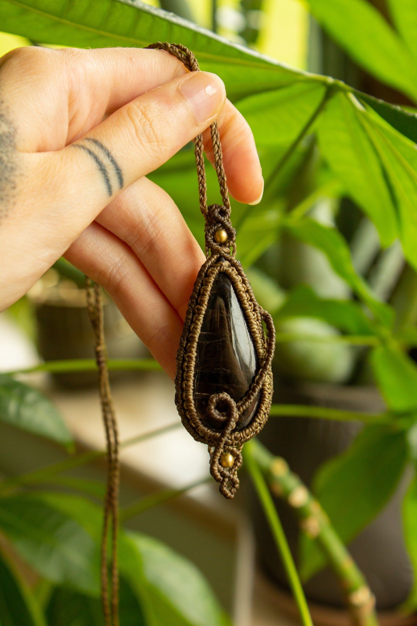 Liliana • Hypersthene macrame necklace