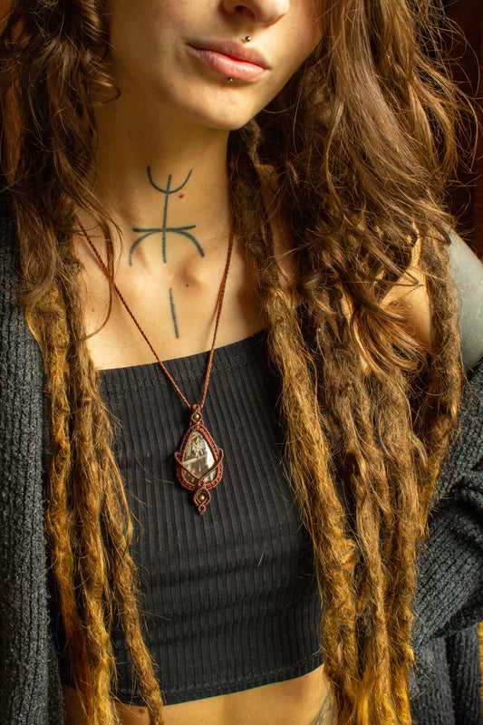 Evelyn • Stick Agate macrame necklace