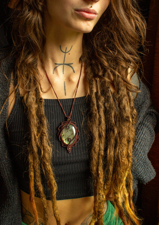 Eliana • Labradorite macrame necklace