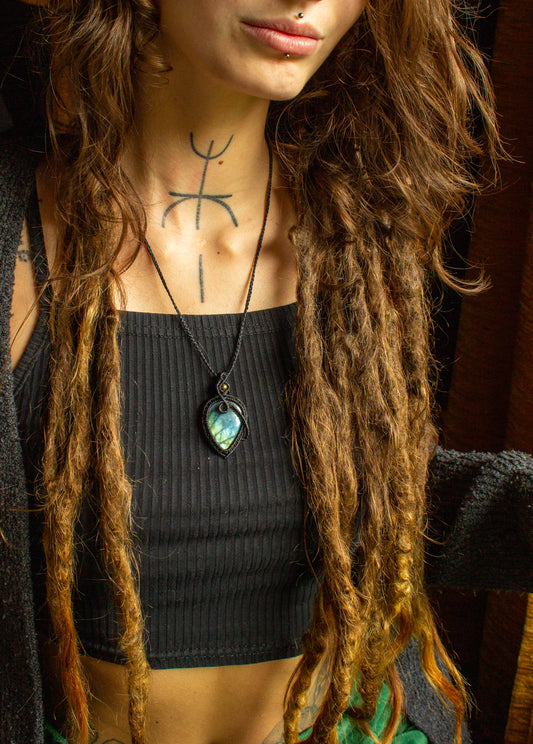Lorna • Labradorite macrame necklace