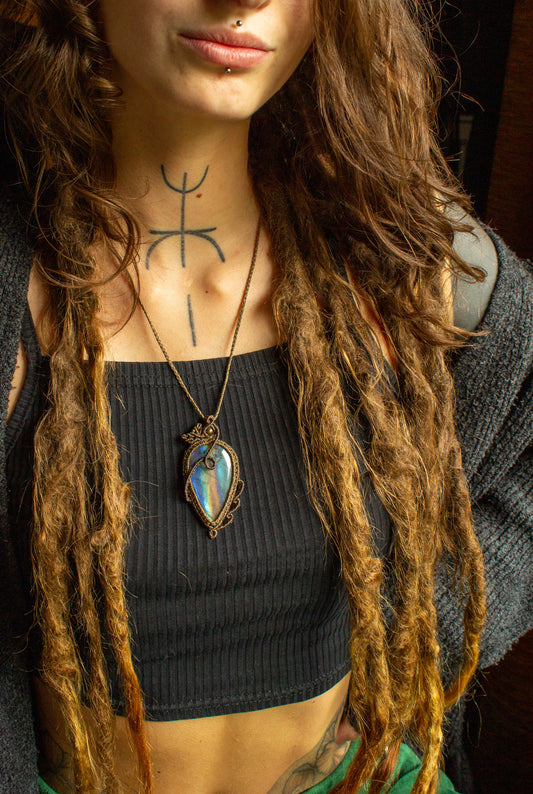 Enola • Rainbow Labradorite macrame necklace