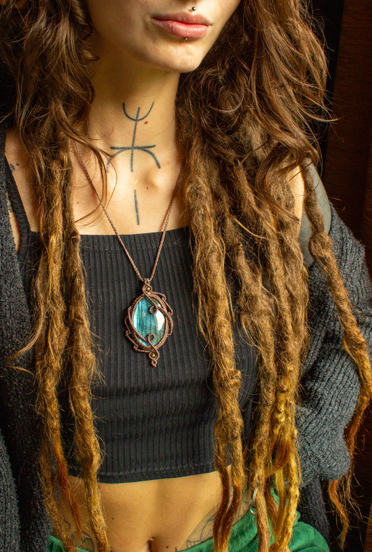 Nora • Labradorite macrame necklace
