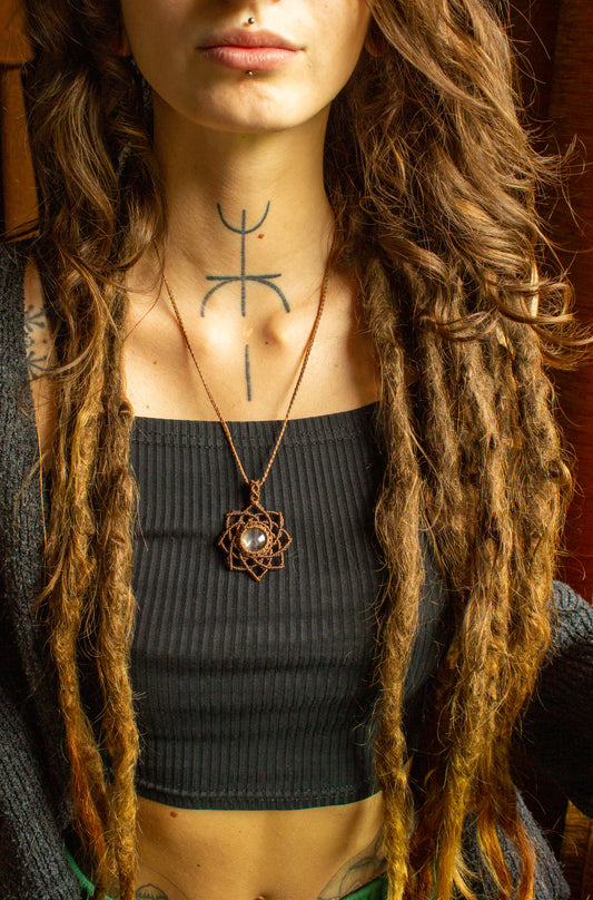 Zelda • Rose Quartz macrame necklace