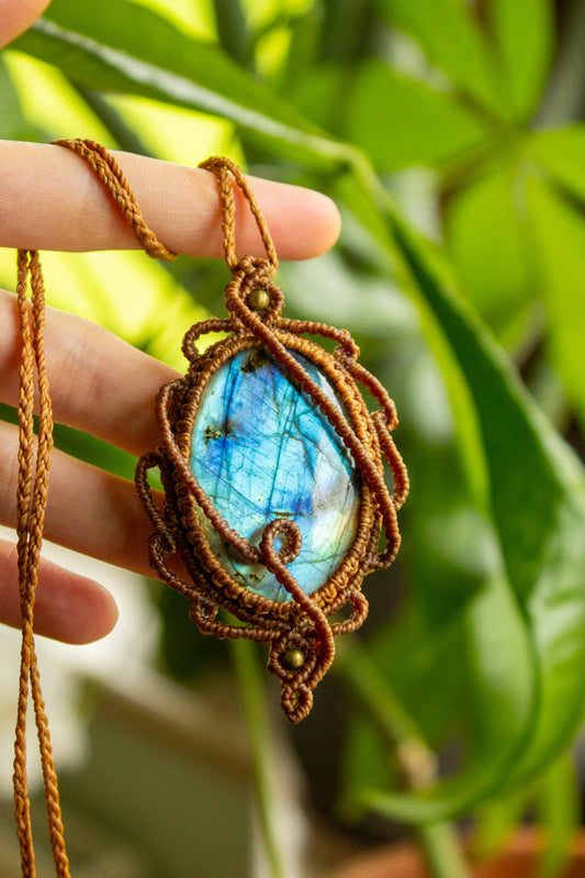 Amalia • Labradorite macrame necklace
