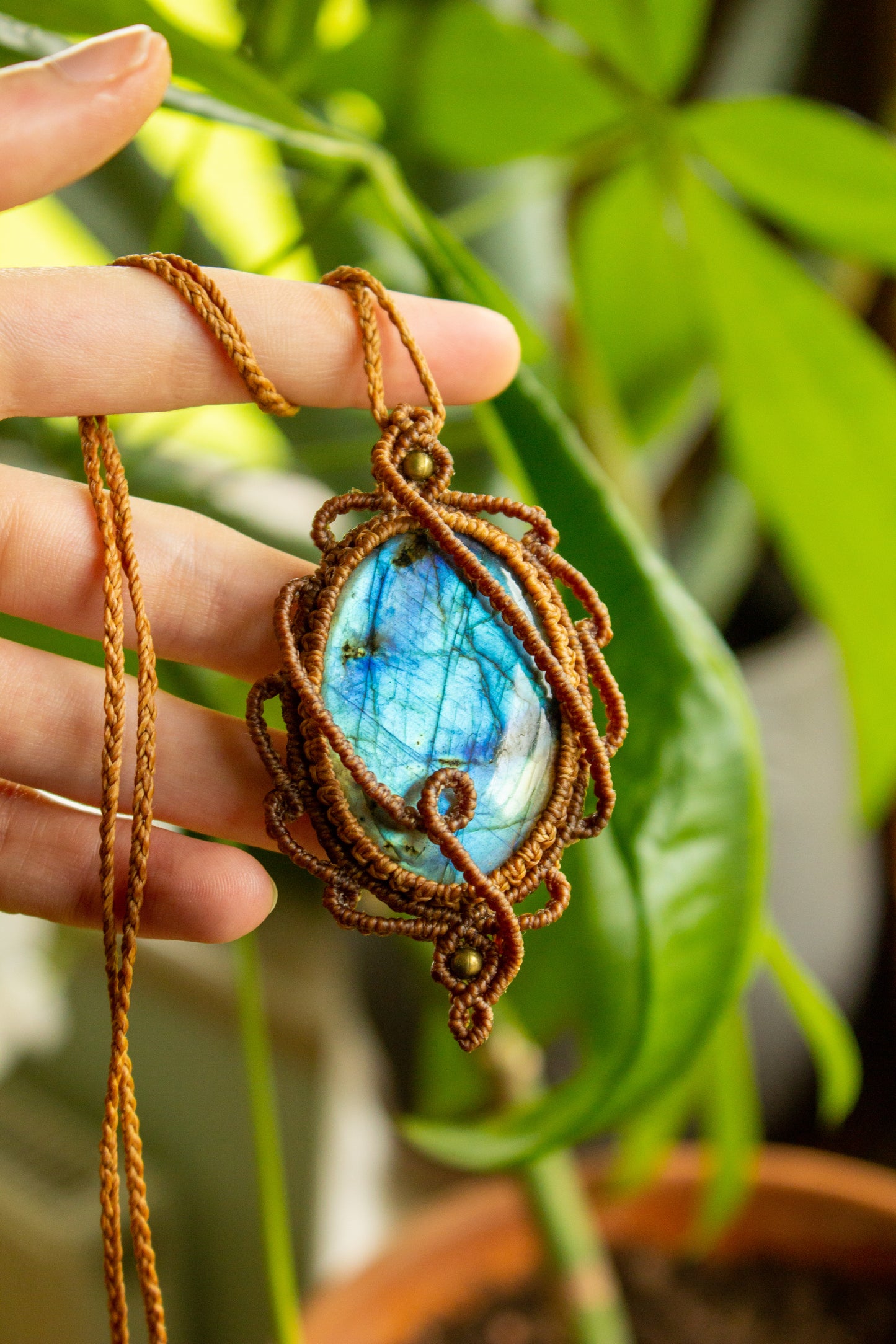 Amalia • Labradorite macrame necklace