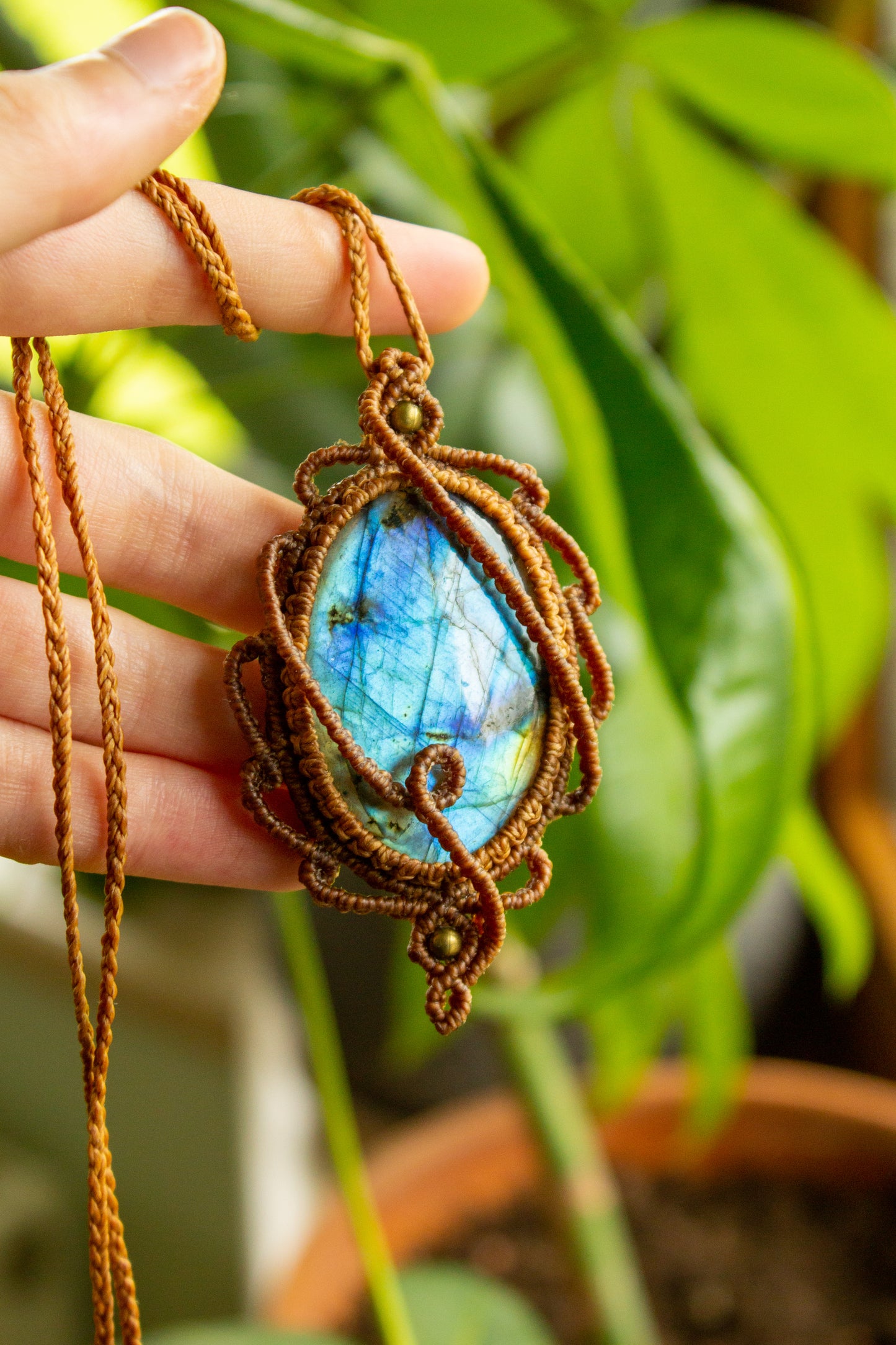 Amalia • Labradorite macrame necklace