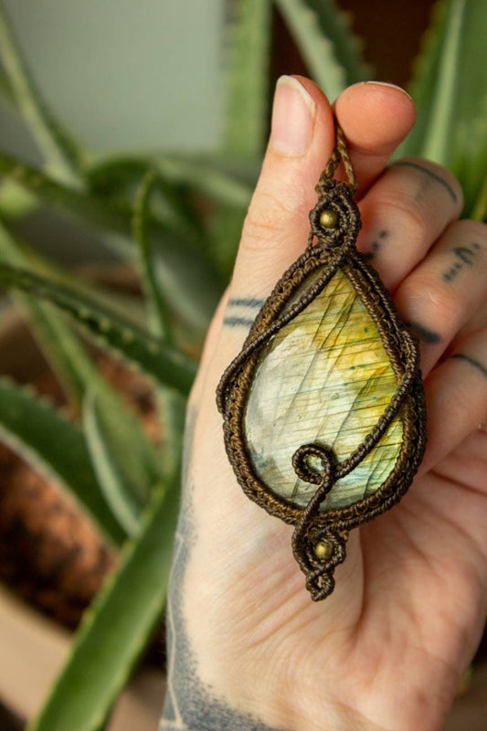 Labradorite macrame necklace